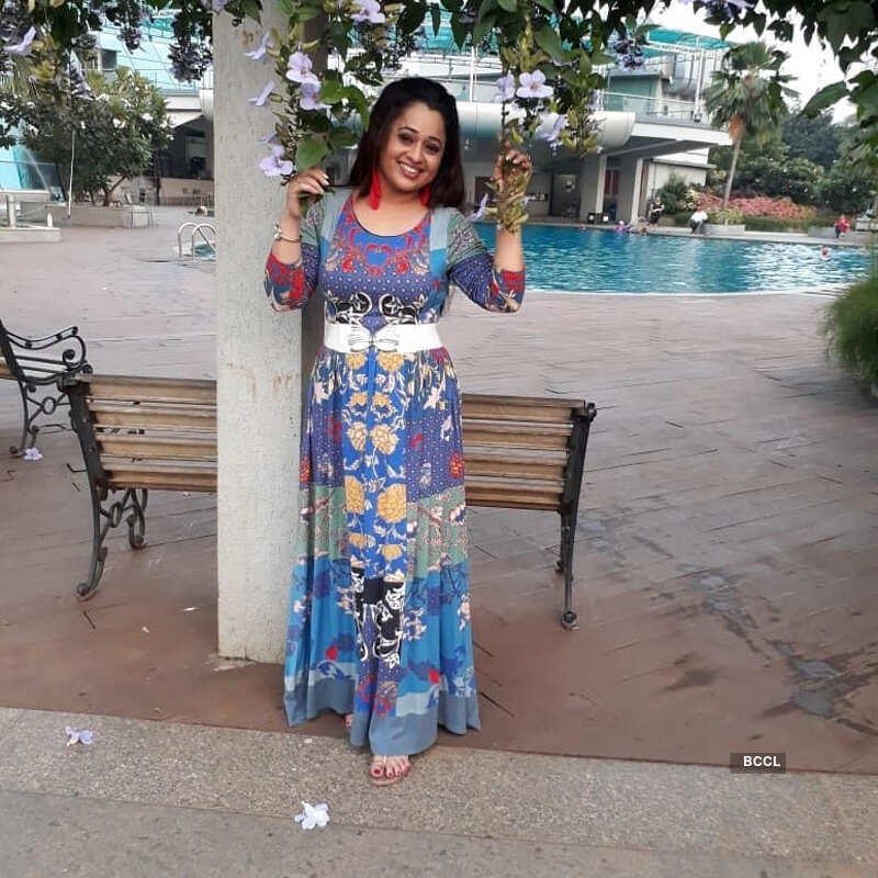 Taarak Mehta Ka Ooltah Chashmah: Sweet Madhavi bhabhi aka Sonalika Joshi turns vamp for latest photoshoot