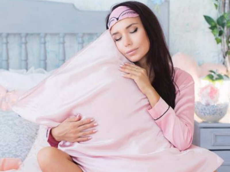 Reasons You Must Switch To A Silk Pillowcase Misskyra