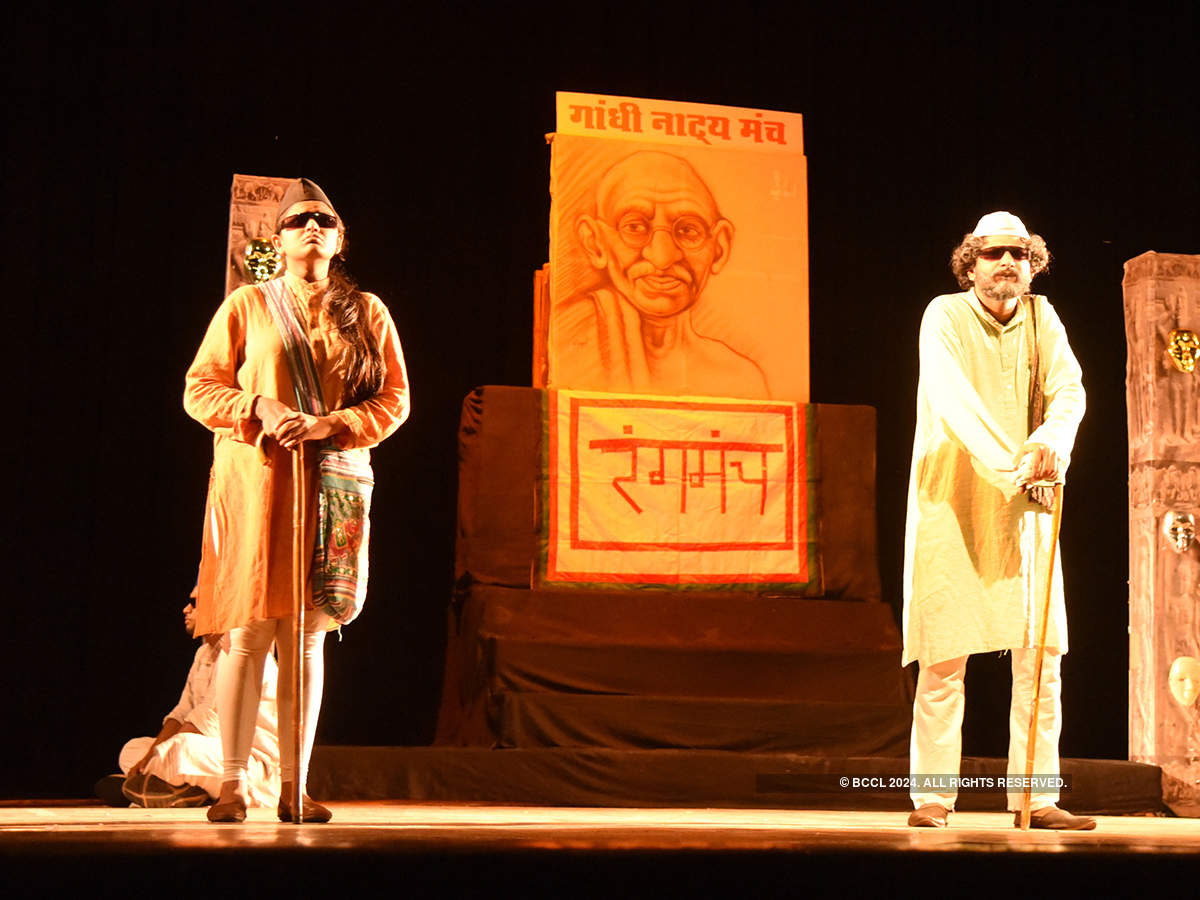 Andhon Ka Haathi: A play