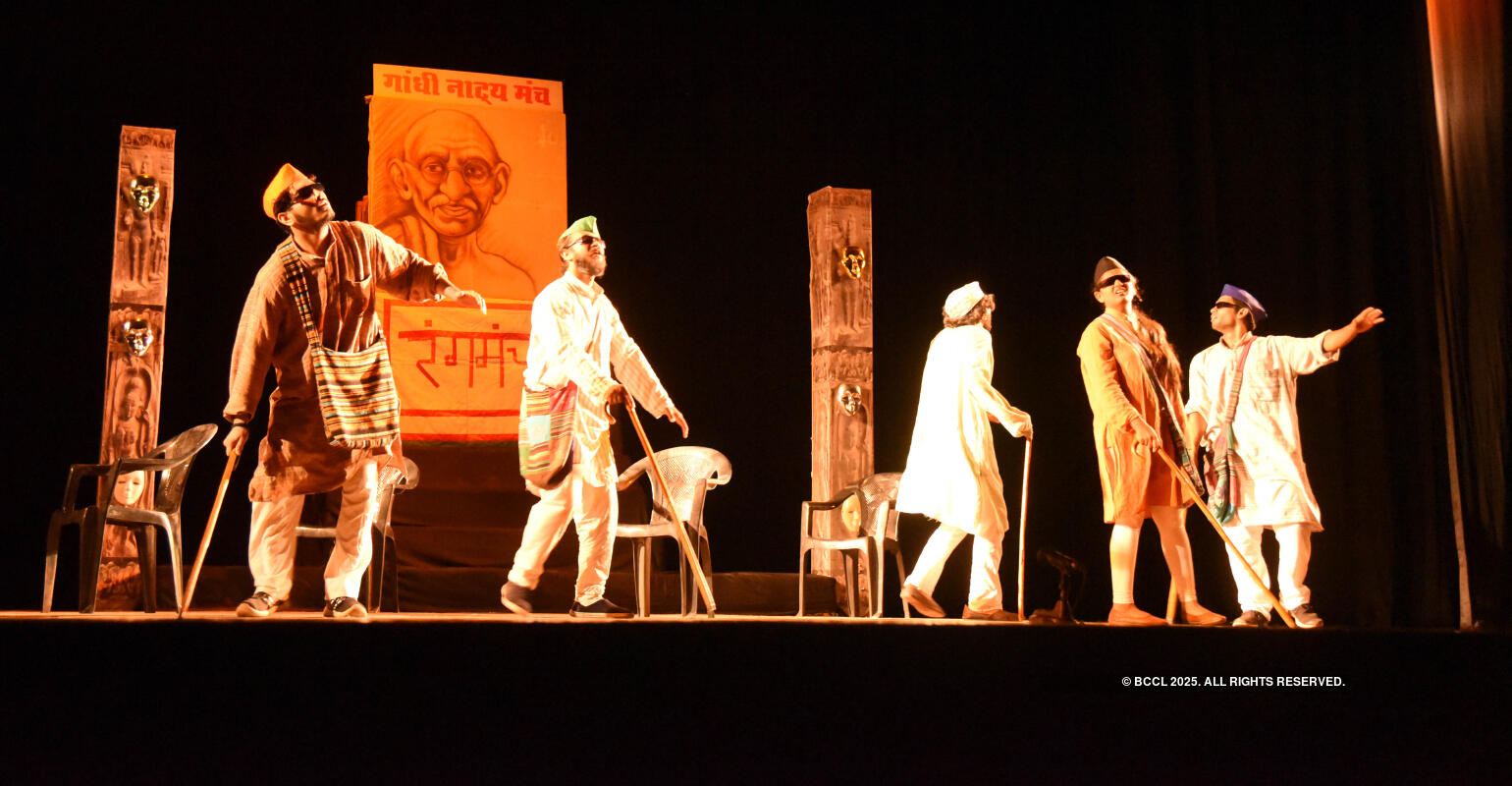 Andhon Ka Haathi: A play