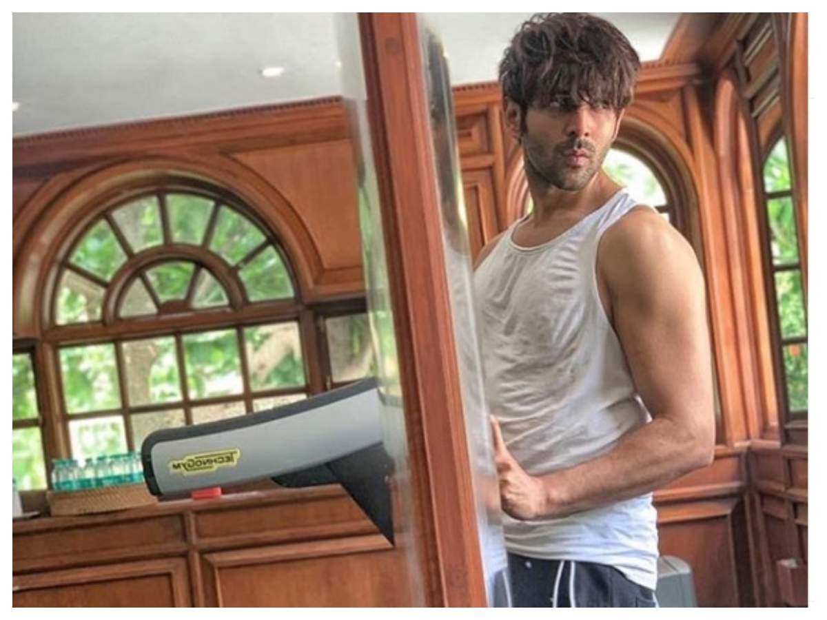 This picture of Kartik Aaryan from his gym will drive away your mid-week blues
