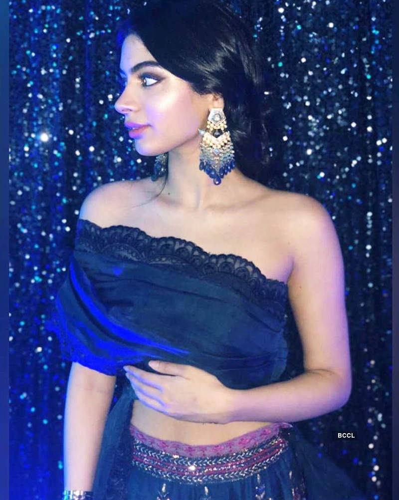 Khushi Kapoor’s captivating pictures in these trendy outfits are surely worth a thousand words!