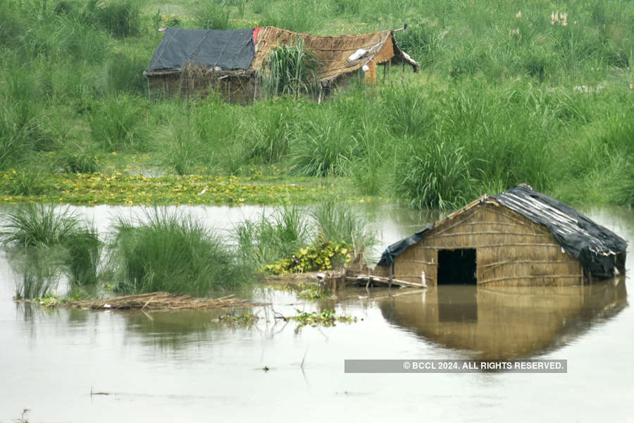 Flood alert in Delhi as Yamuna crosses 'warning mark'