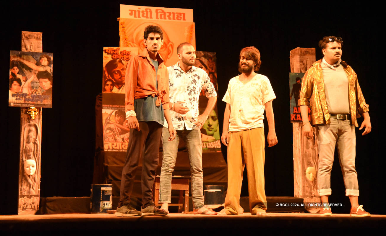 Chautha Aadmi: A play
