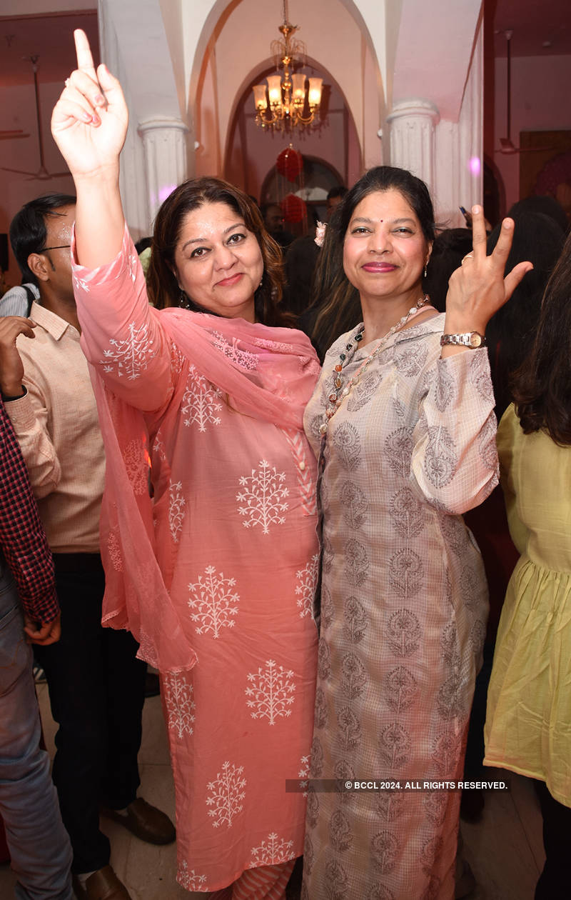 Asma Hussain hosts a party for family and friends
