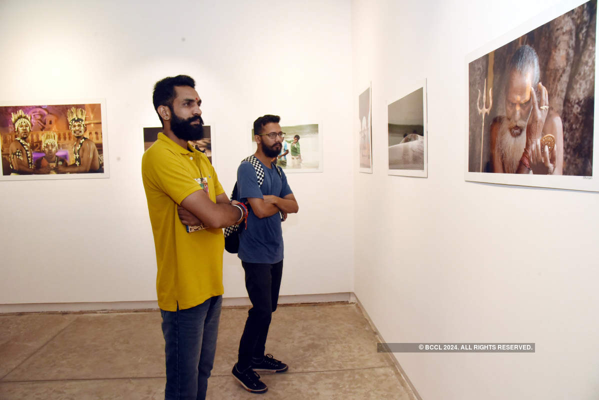 Dr BD Kalla inaugurates a photography exhibition