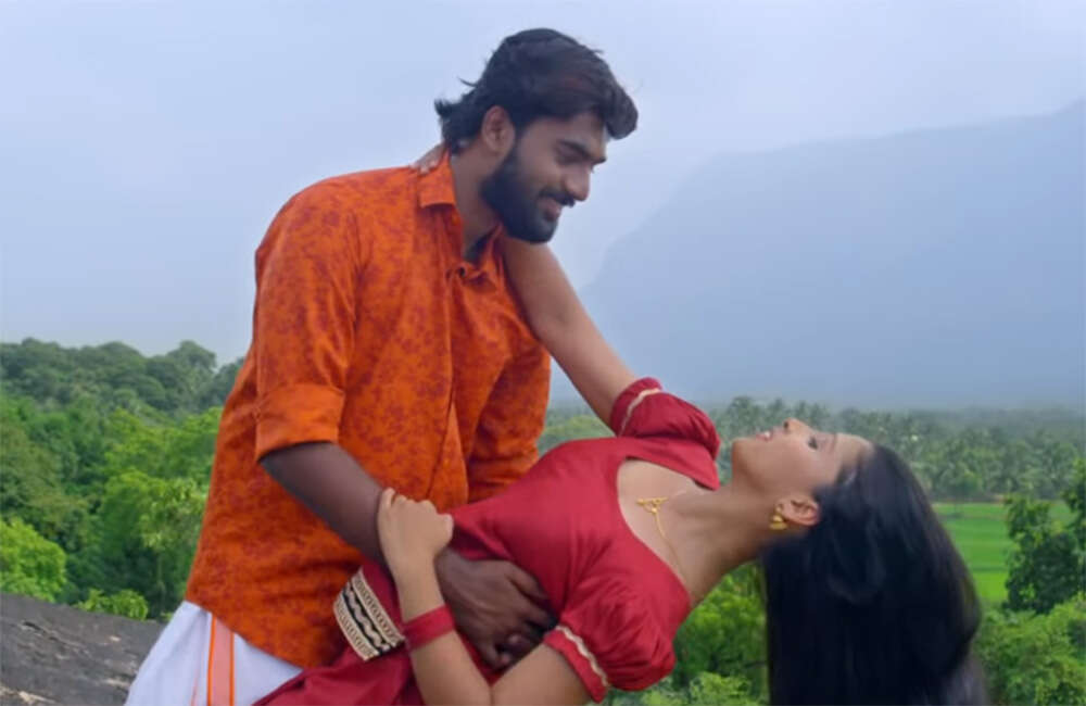 Poovalliyum-Kunjadum2