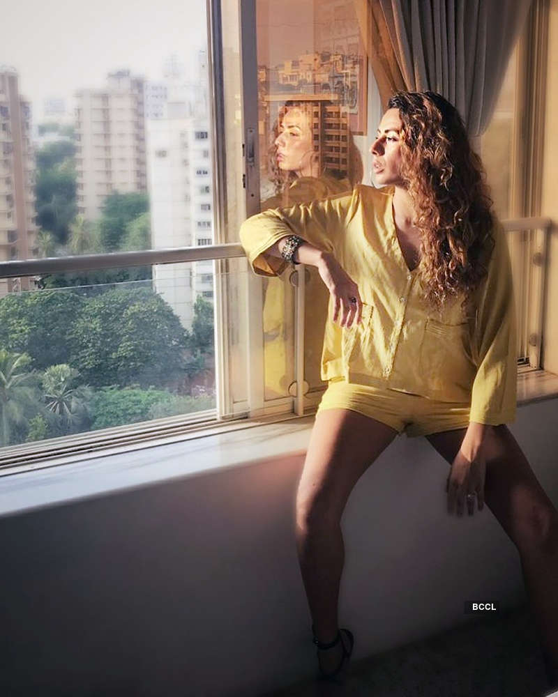 Actress Pia Trivedi  is teasing fans with her captivating photoshoots 