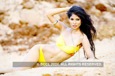 Miss Earth 2010: Nicole Faria