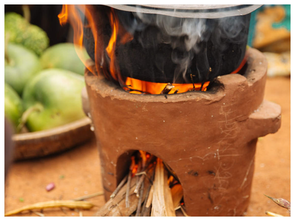 5 benefits of cooking food on a mud chulha (clay stove)