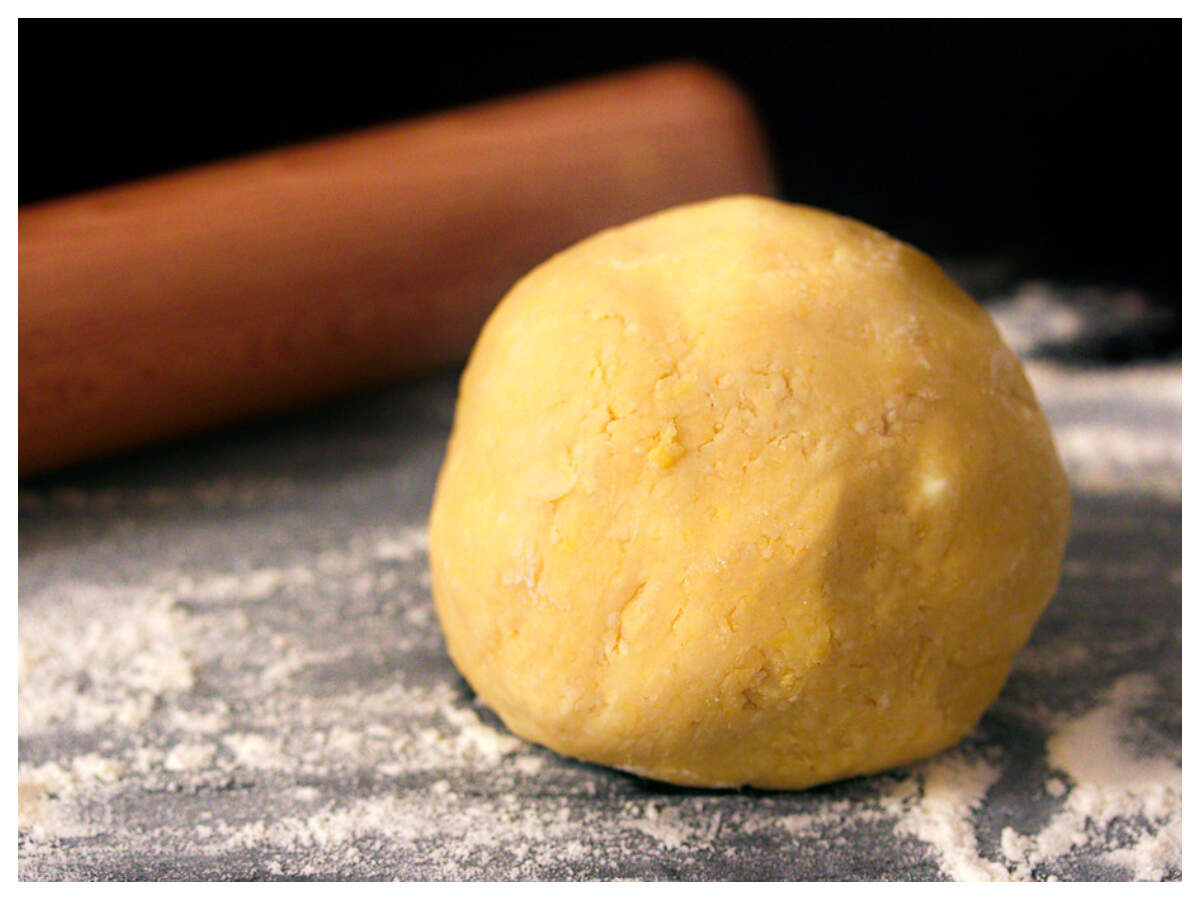 How white wine and lemon juice prevent discolouration of pastry dough