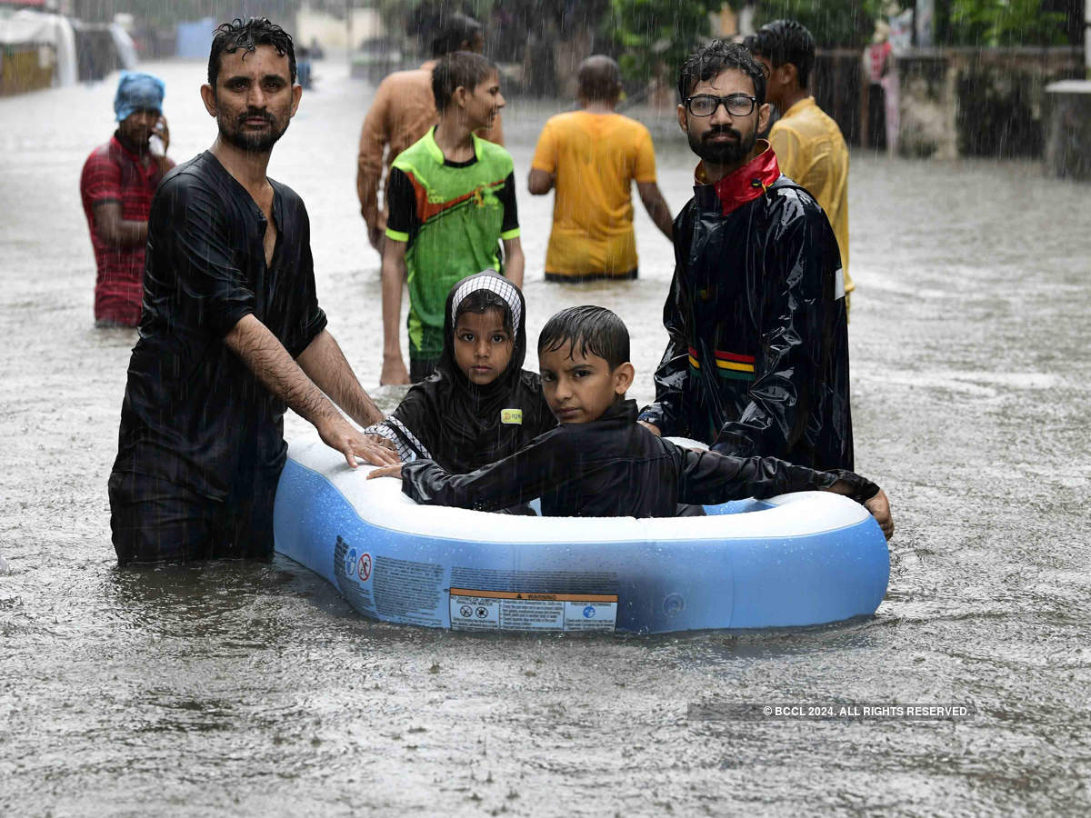 Mumbai Rains: These 40 waterlogging photos show the struggle of Mumbaikars