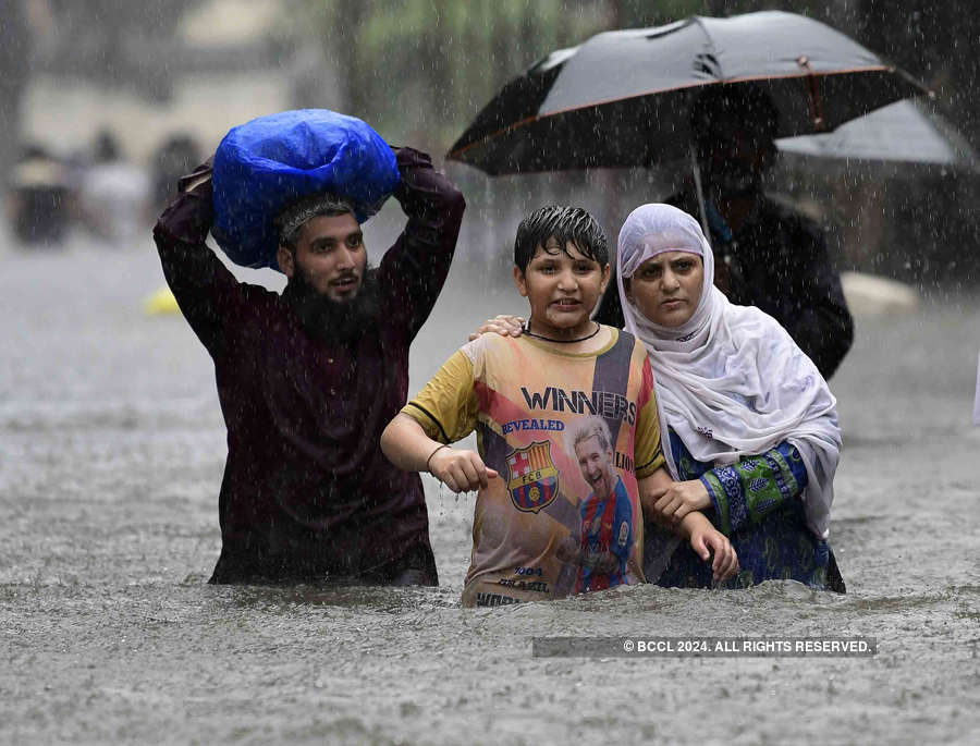 Mumbai Rains: These 40 waterlogging photos show the struggle of Mumbaikars
