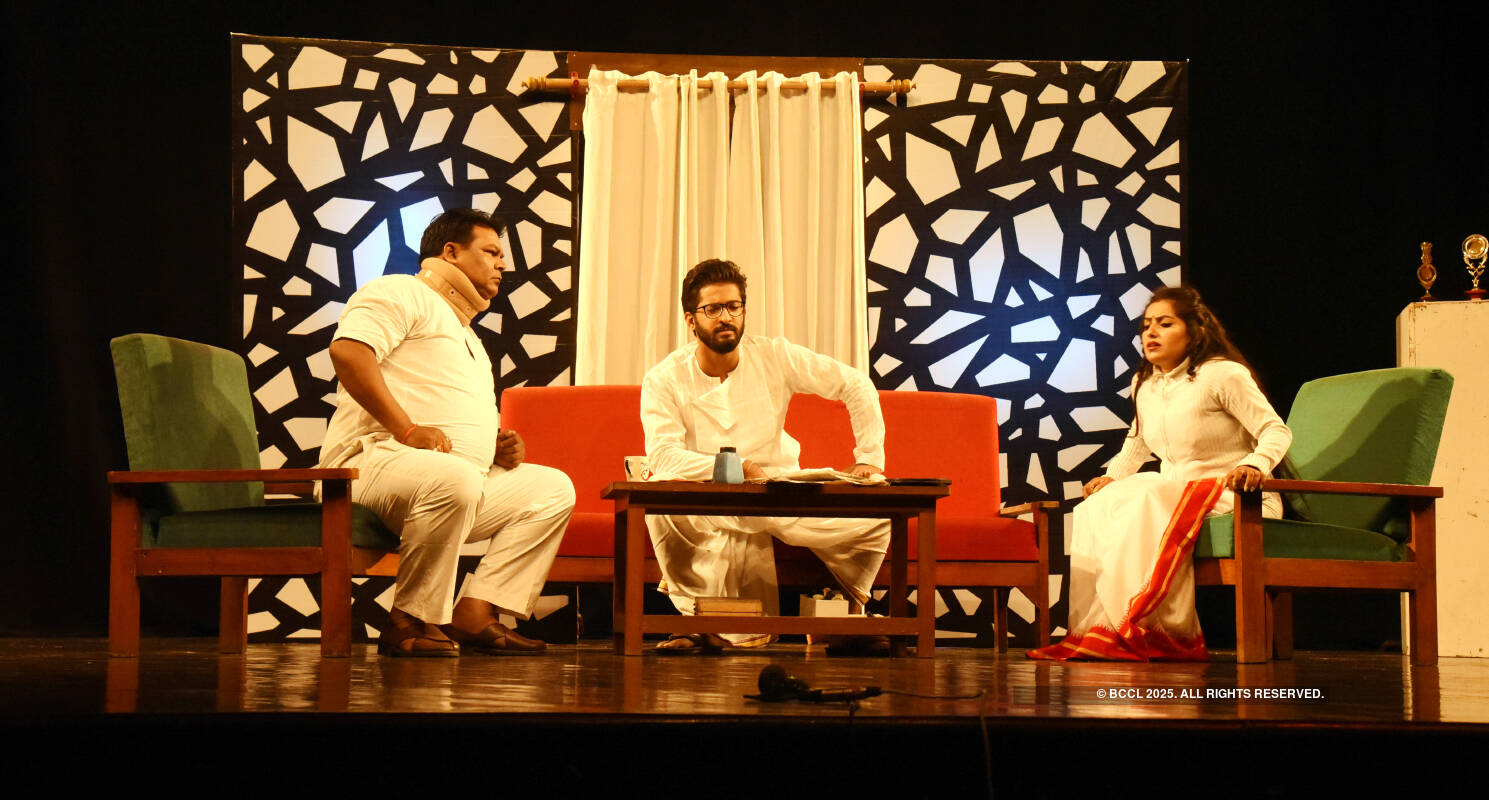 Baqi Itihaas: A play