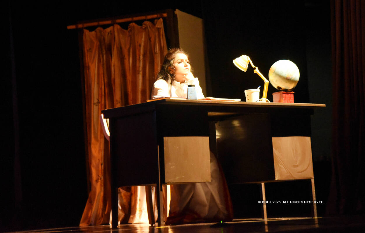 Baqi Itihaas: A play