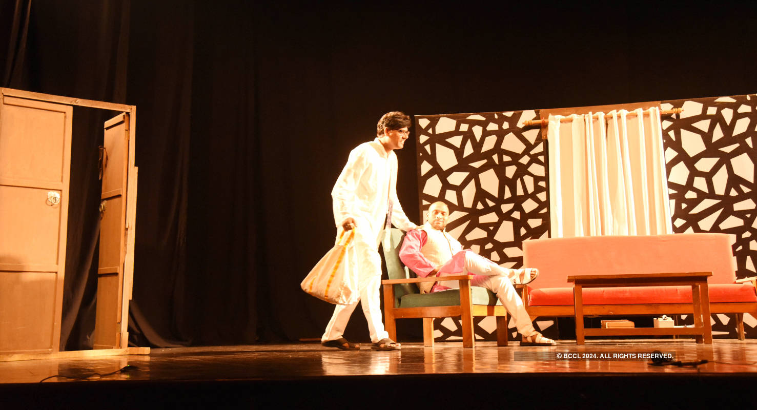 Baqi Itihaas: A play