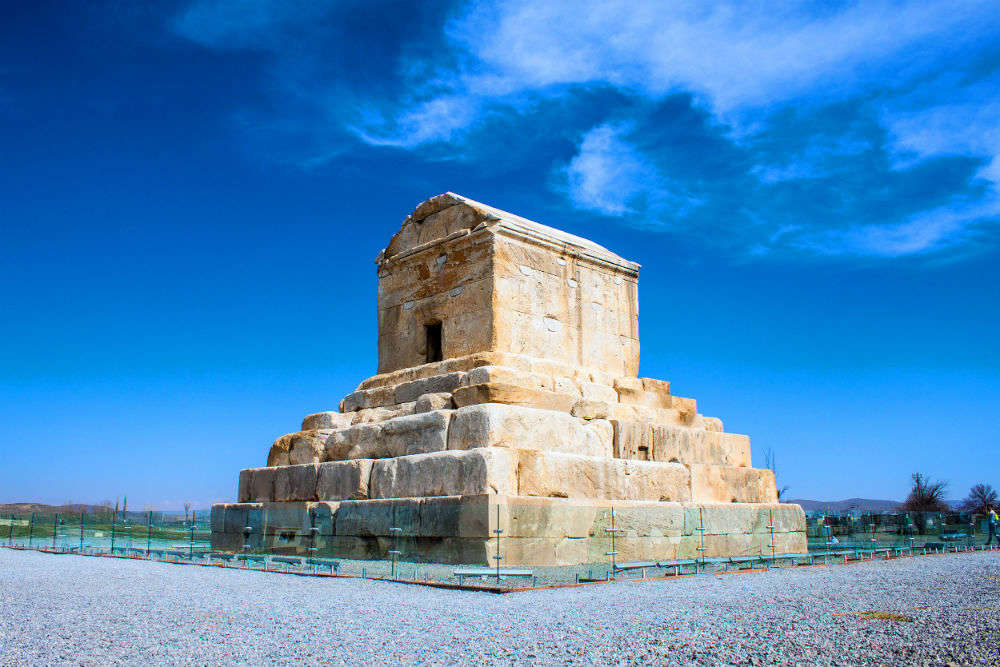 Do you know Tomb of Cyrus in Iran is the world’s oldest earthquake ...