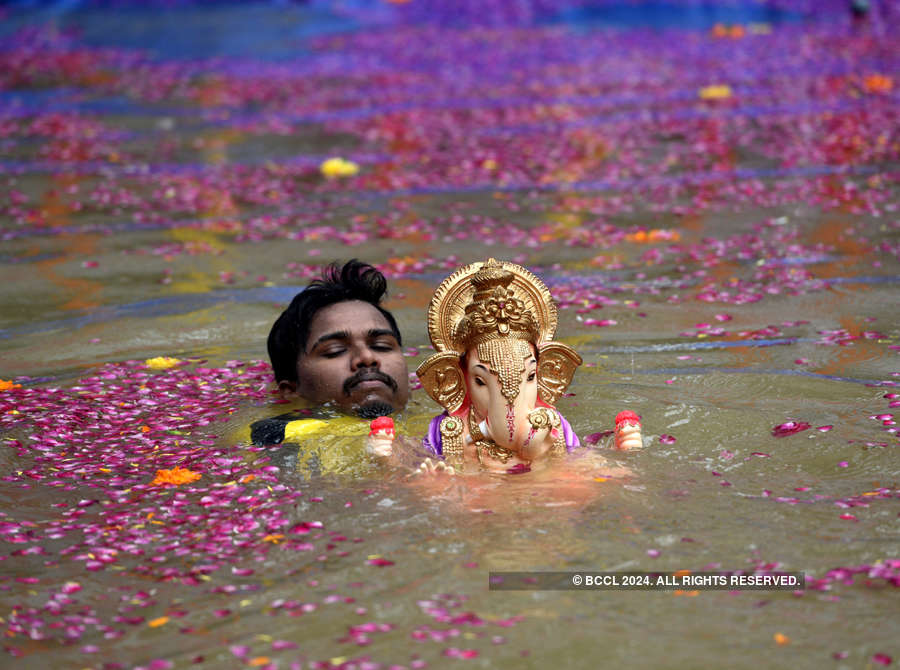 Top 30 photos from Ganpati immersion across India