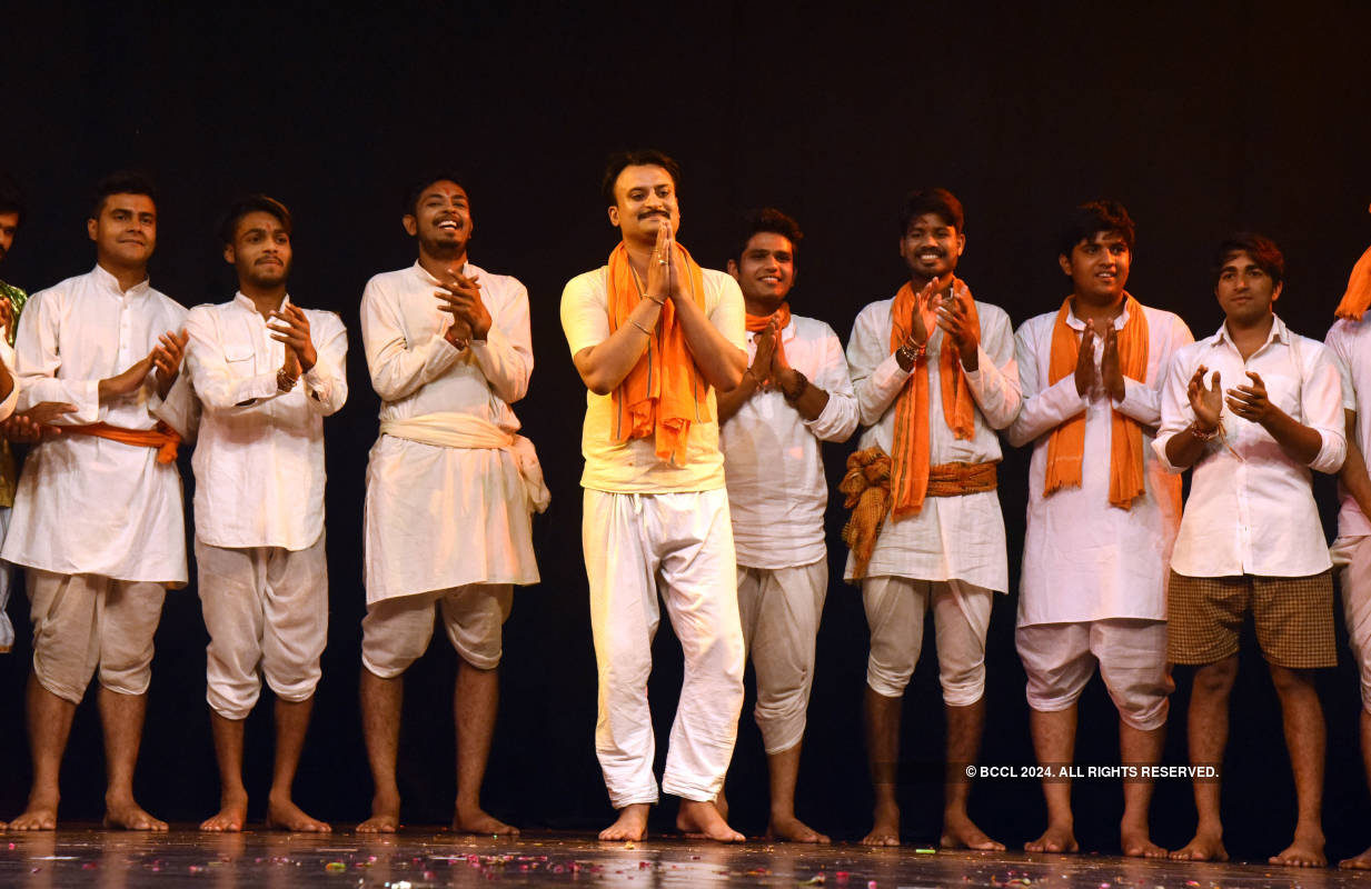 Main Bojh Nahi Bhawishya Hu: A play