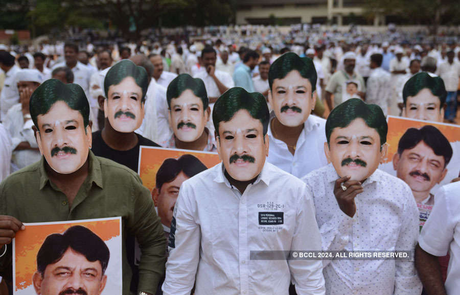 Congress supporters hold protest against DK Shivkumar's arrest