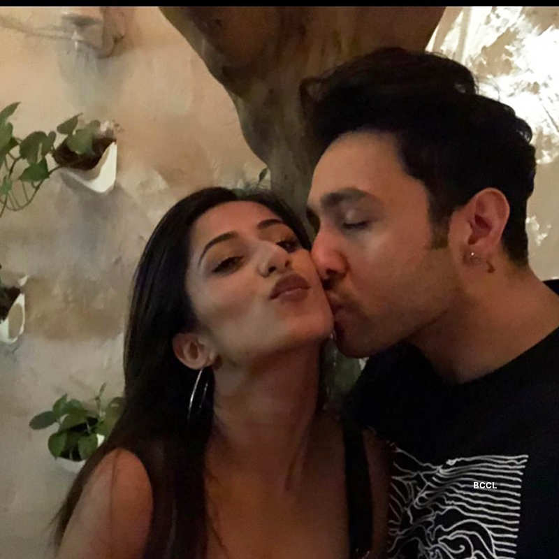 Glamorous pictures of Adhyayan Suman's ex-girlfriend Maera Mishra go viral