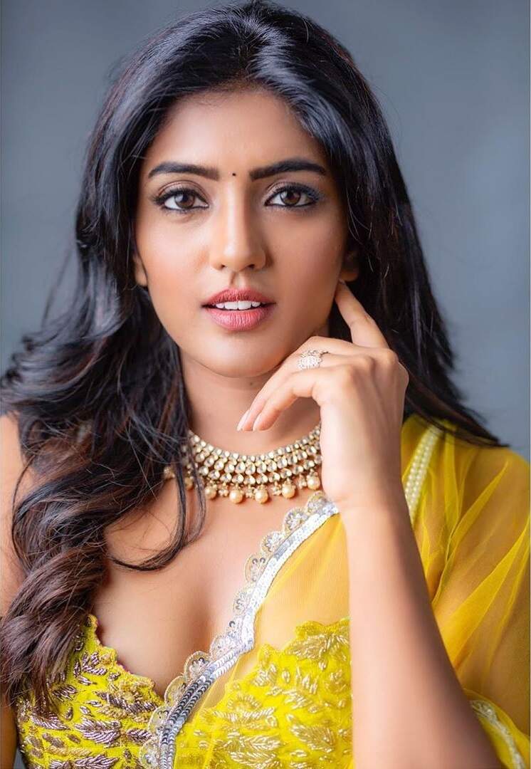 Gorgeous Alert! Eesha Rebba is a sight to behold in this yellow lehenga ...