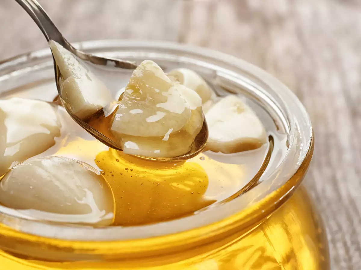 Raw garlic and honey can be a magical drink for weight loss | The Times of  India