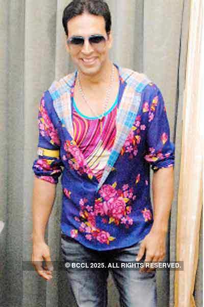 Akshay promotes 'Tees Maar Khan'