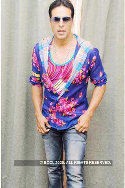 Akshay promotes 'Tees Maar Khan'