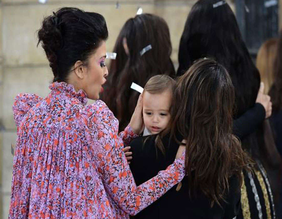 Cuteness alert! THIS picture of Aishwarya Rai Bachchan kissing Eva