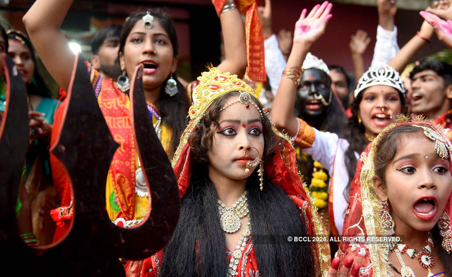 30 Colourful pictures of Navratri celebrations across India