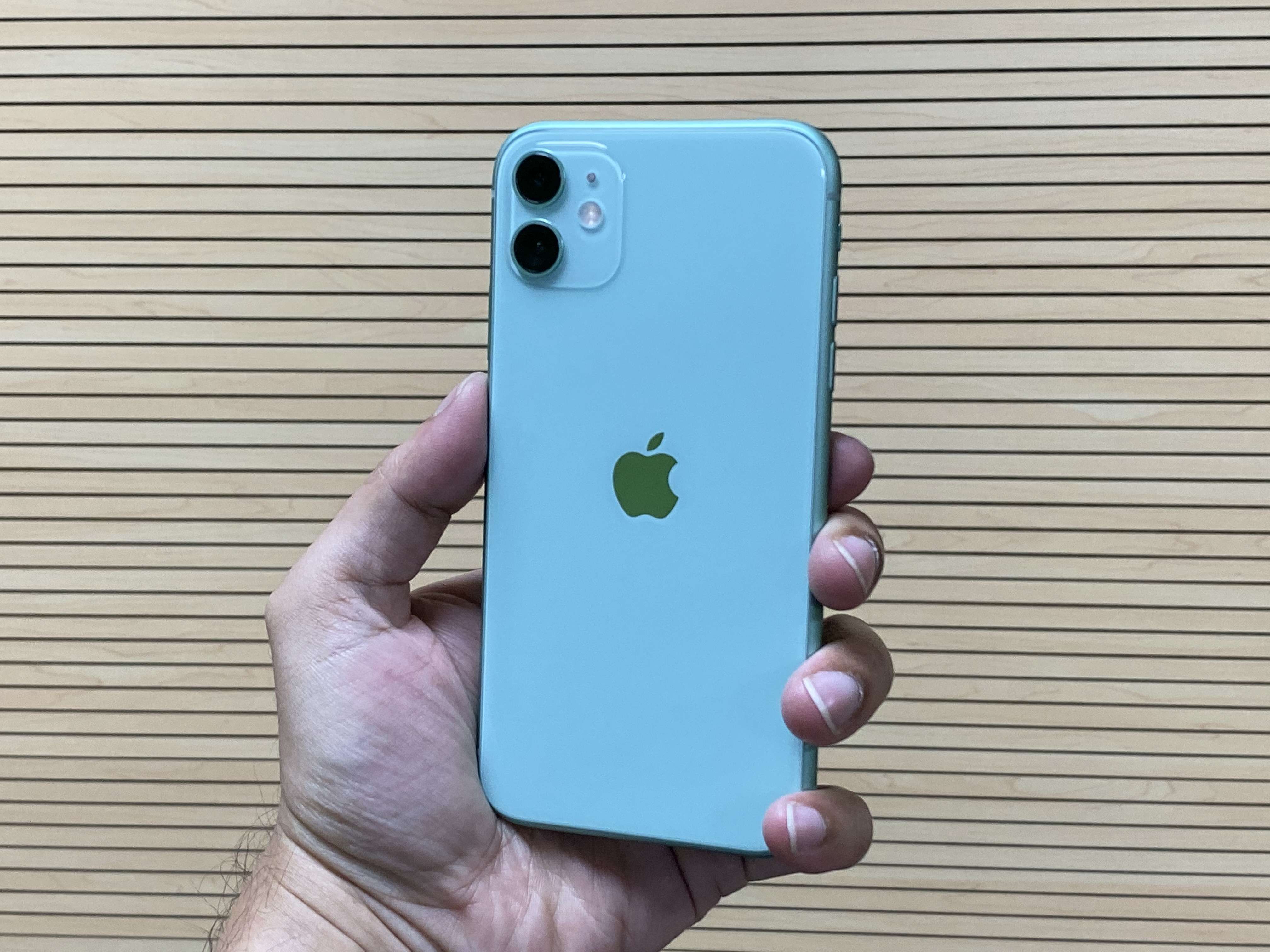 iPhone 11 Price, Specification & Features at Gadgets Now (18th Nov 2020)