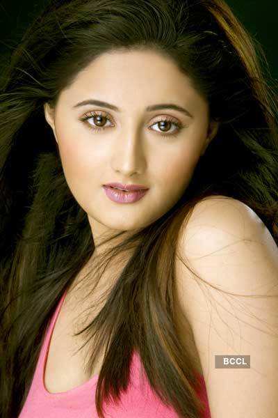 TV actress Rashami Desai loves to get pampered on her birthday, see her glamorous pictures