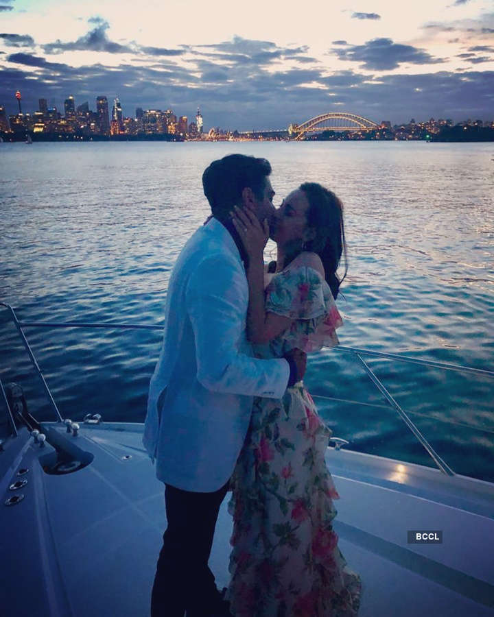This romantic picture of Evelyn Sharma with fiance goes viral...