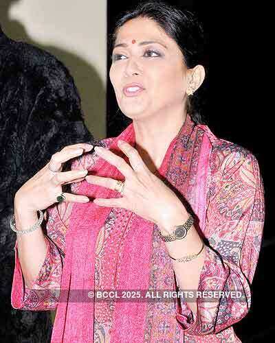 Play: 'Kachche Lamhe'