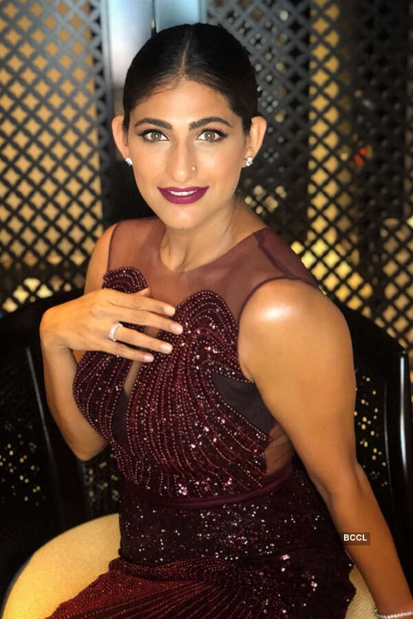 Kubbra Sait channels mermaid vibes in underwater photoshoot, wows the internet with unmissable pictures!