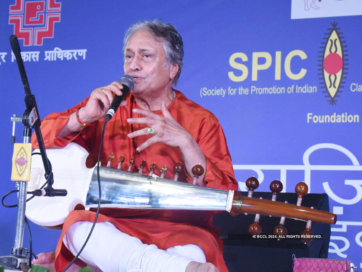 Sarod maestro Amjad Ali Khan enthralls audience at a concert