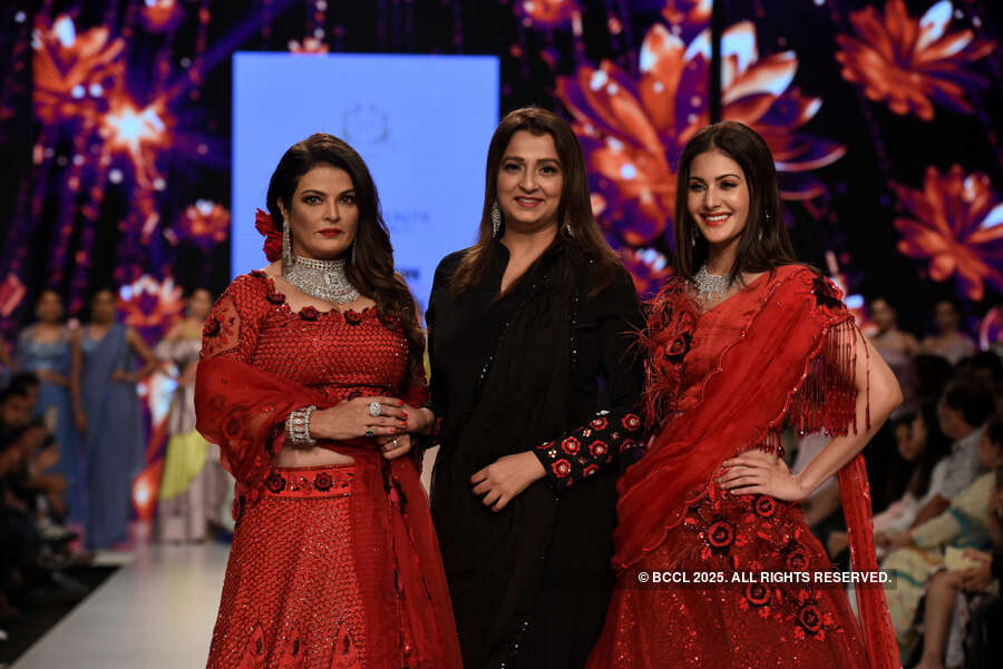 Bombay Times Fashion Week 2019 - Farha Syed - Day 3