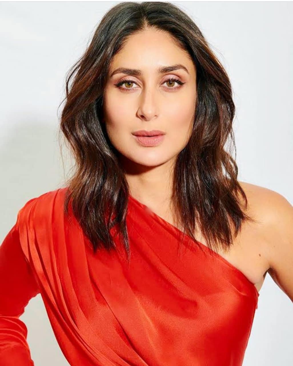 Photos Kareena Kapoor Khan Glowing In This Radiant One Shoulder Orange 