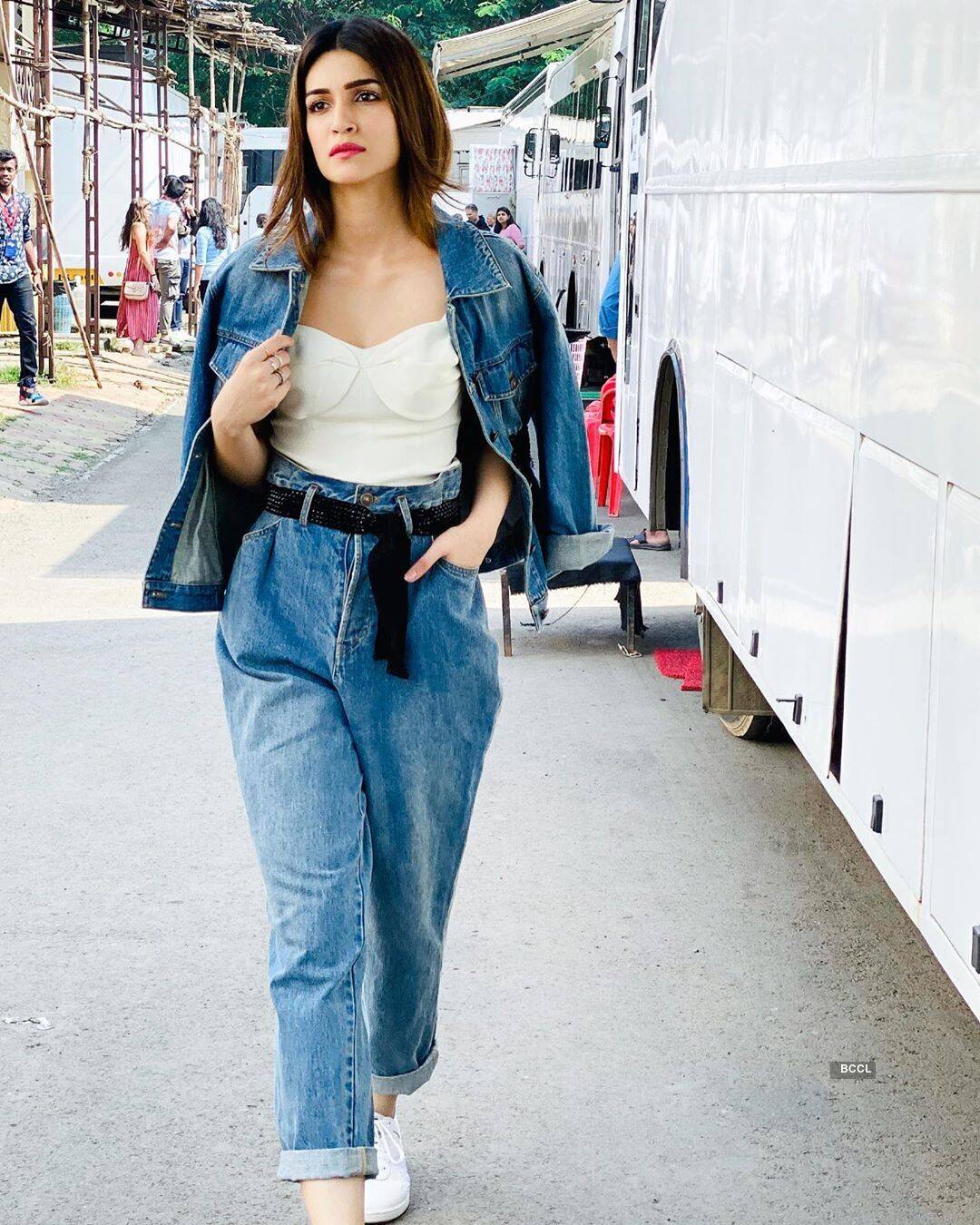 Beautiful pictures of the gorgeous Bollywood actress Kriti Sanon