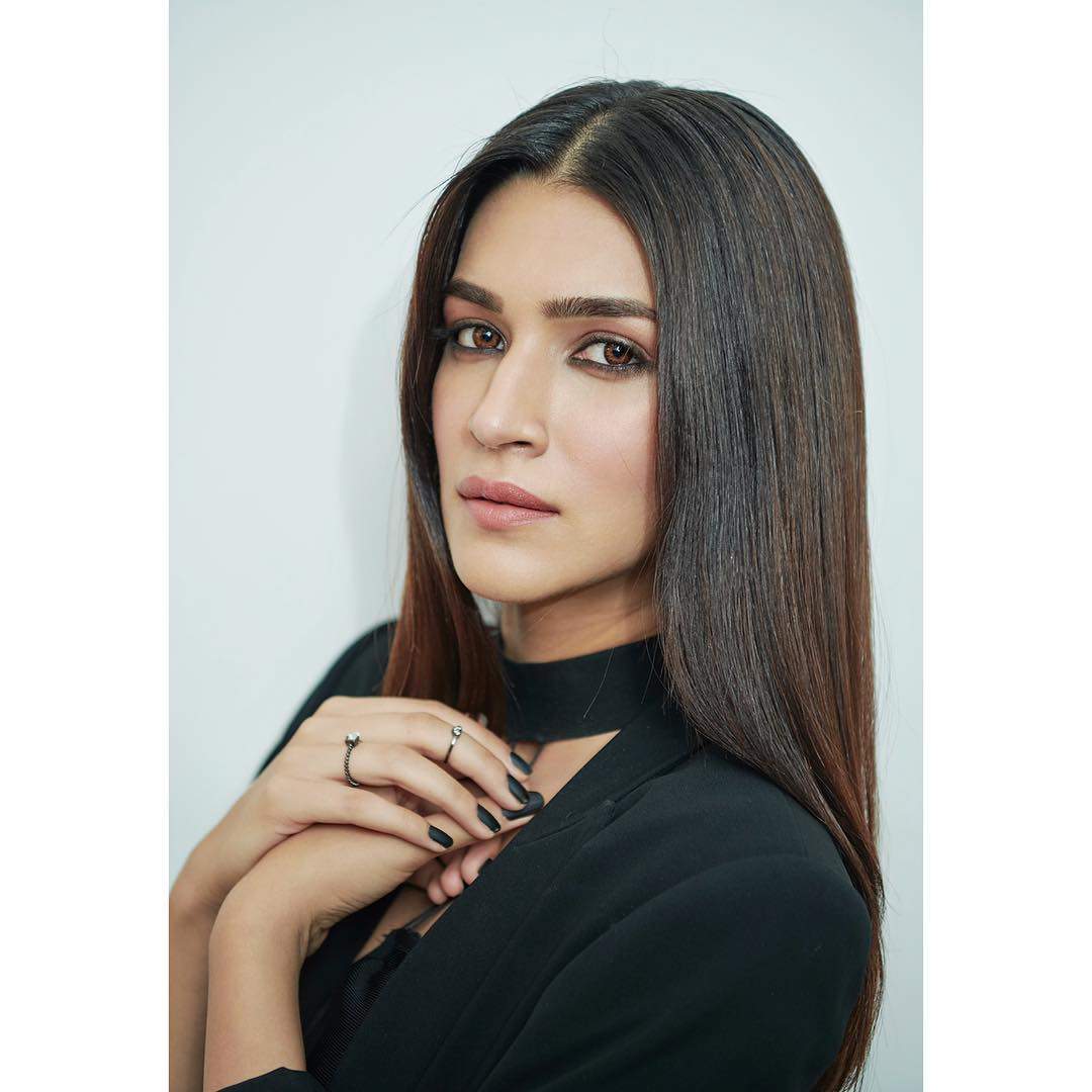 Decoded! Kriti Sanon’s favourite pose on Insta | Hindi Movie News ...