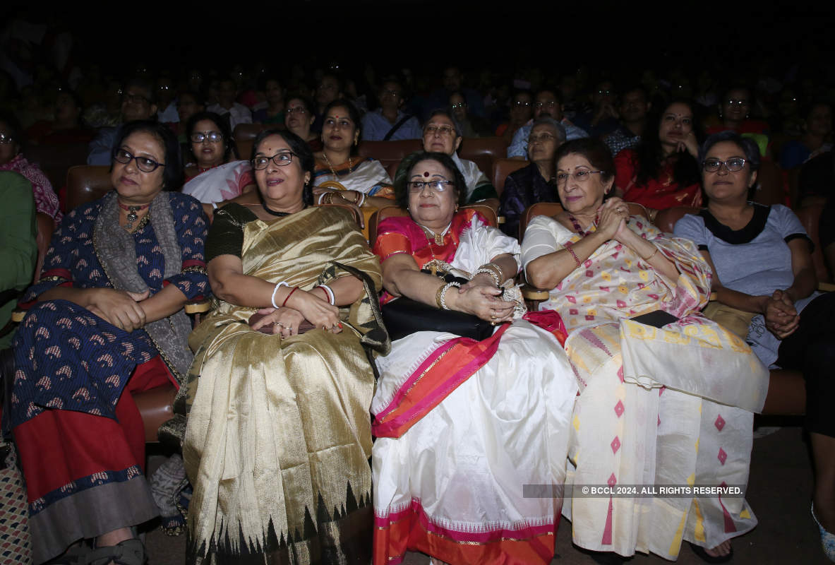 Pt Kumar Mukherjee and his disciples present the concert 'Durgadhwani'