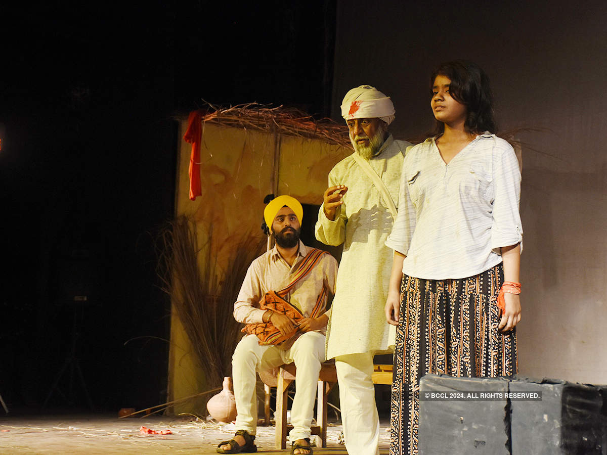 Jalta Hua Rath: A play