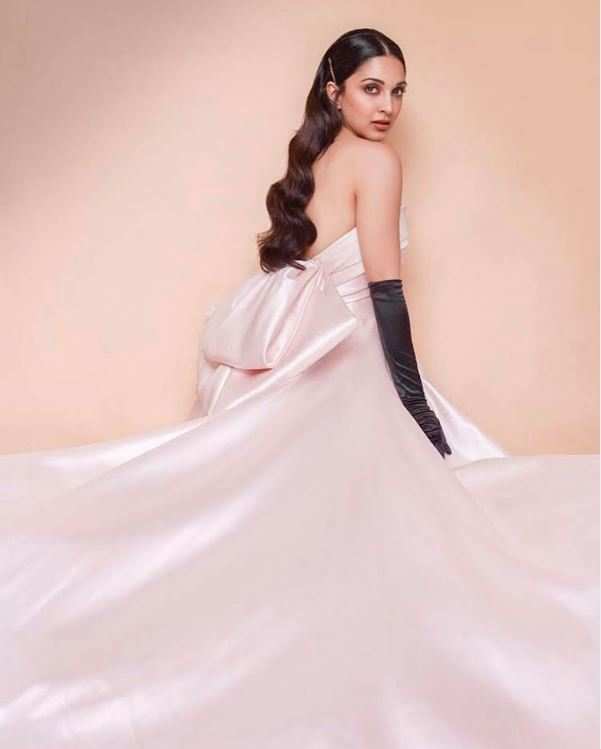 Photos: Kiara Advani looks nothing less than a princess in a pink outfit  with long black gloves | Hindi Movie News - Times of India