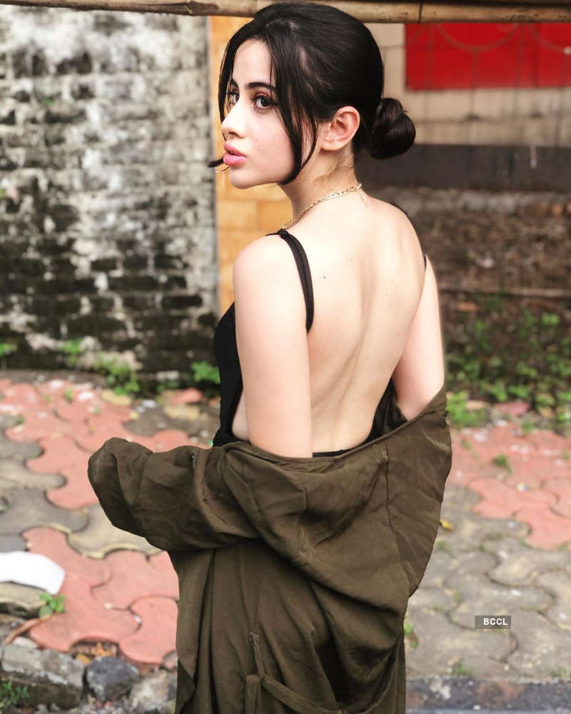 Urfi Javed commands attention with unconventional outfits, bewitching pictures make heads turn