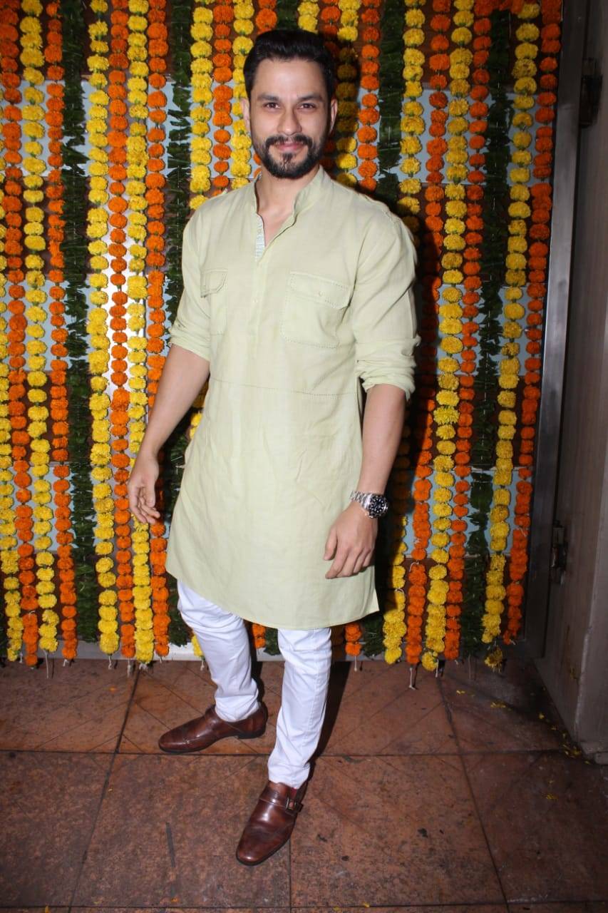 Ekta Kapoor's Diwali bash(15).