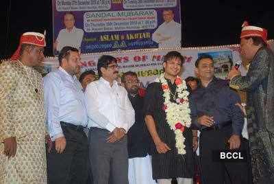 Vivek Oberoi visits Mahim Darga