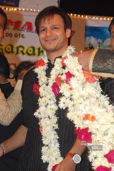 Vivek Oberoi visits Mahim Darga