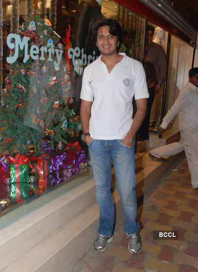 Riteish spotted shopping