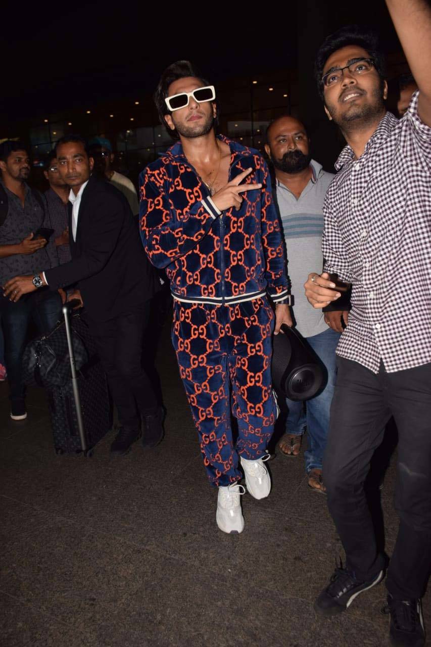 Ranveer Singh is a charmer in a Gucci tracksuit worth Rs. 3 lakh at the  airport 3 : Bollywood News - Bollywood Hungama